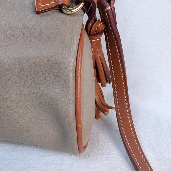 Dooney & Bourke Wexford Leather Mini Zip Crossbody Tan Camel - Picture 7 of 13